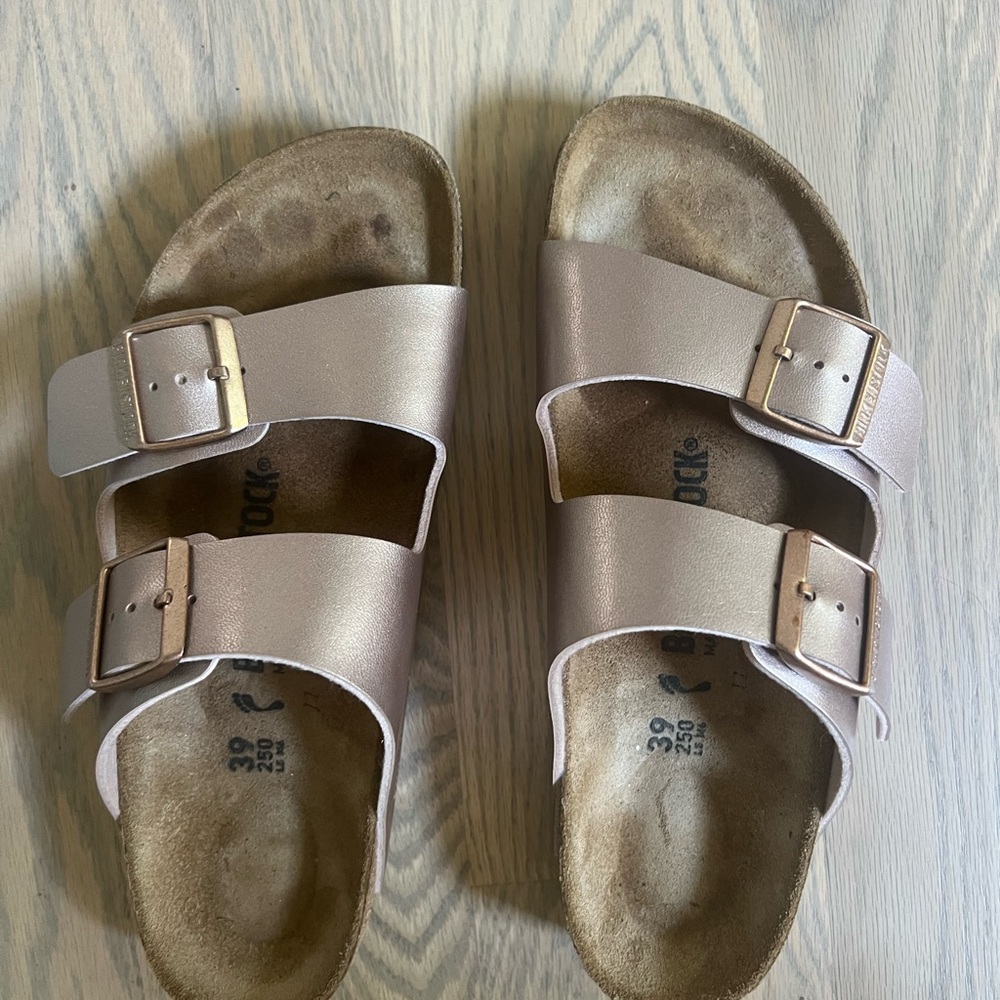 Birkenstock preworn Women's Sandals - Arizona- rose gold size 9/39